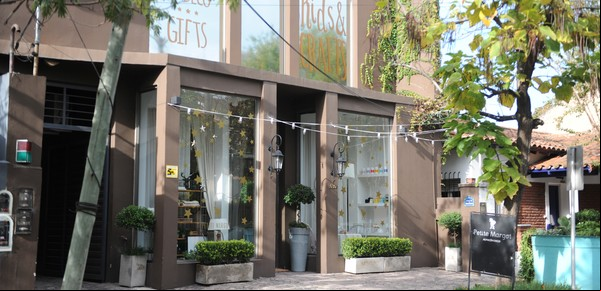 El barrio residencial donde las casas bajas conviven con locales de diseño y moda "de autor"