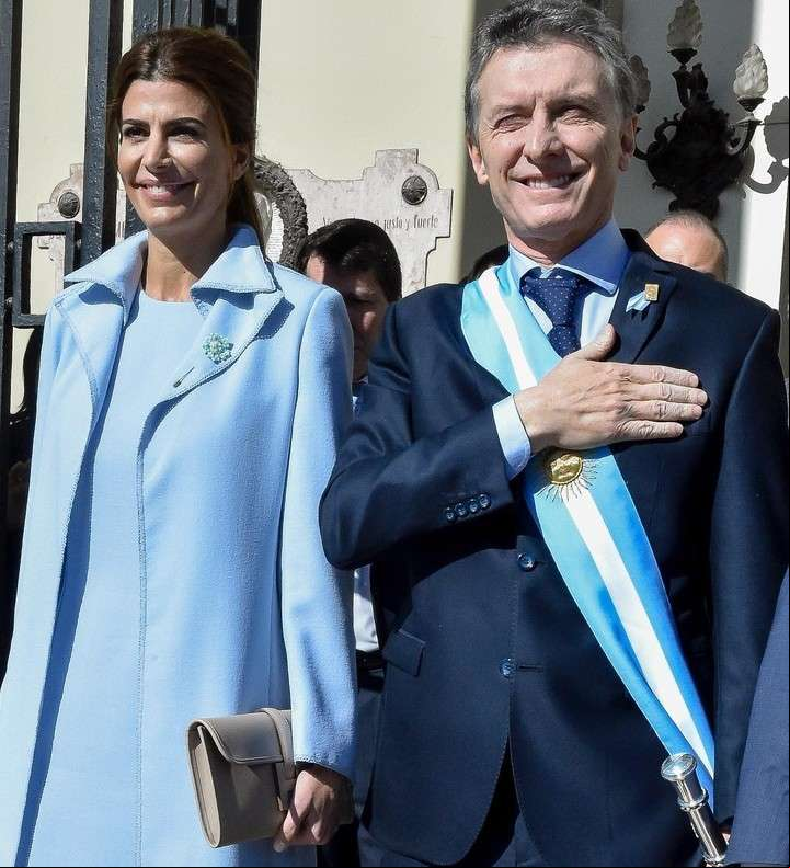 Casi celeste. El color que eligió Juliana Awada para los actos del 9 de julio.