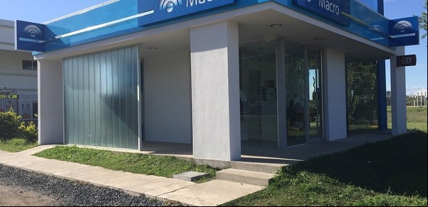 Mini banco con paredes de acero