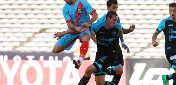 Arsenal se llevó un gran triunfo de Córdoba y sumó aire