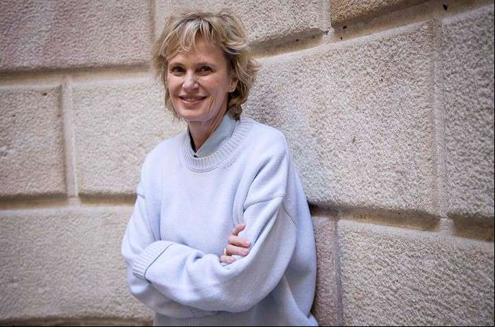 Ensayista. Siri Hustvedt recibió a Viva en Barcelona para hablar sobre el machismo en el arte y la ciencia, las luchas de género, y también de Donald Trump. / EFE y Getty Images.