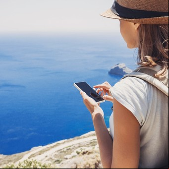 Emigrar a España: las 8 apps imprescindibles que te simplifican la vida y el trabajo en Europa