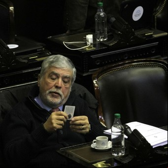 Julio De Vido está deprimido y se llevó a la cárcel su propia medicación, según el examen médico