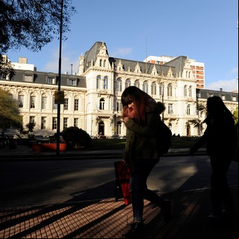 Palacios, arte y los ecos de un disparo en la oscuridad de Recoleta