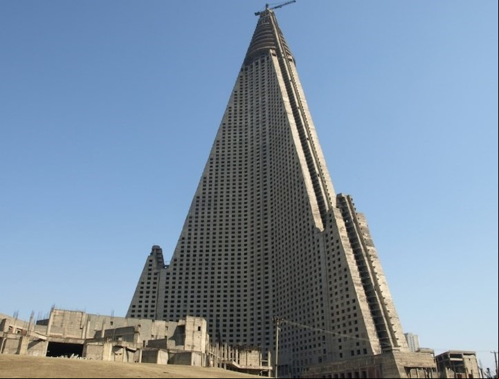 El hotel en plena construcción. Comenzó en 1987.