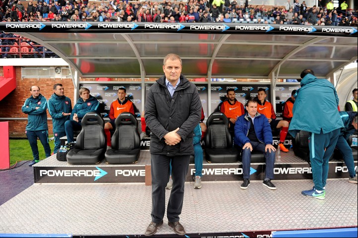 Diego Aguirre en el Nuevo Gasómetro. Foto: Maxi Failla.