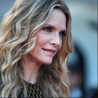 Michelle Pfeiffer sorprende con una selfie sin maquillaje, a sus 65 años