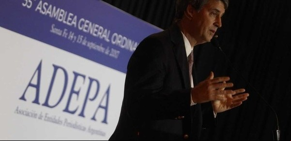 Prat Gay, en ADEPA: "Macri sabe que me puede llamar y estoy a su disposición"