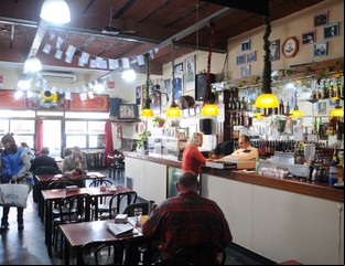 El bar de Mataderos que fue testigo de Floreal Ruiz y su legado en el tango:  aun conserva el espíritu de los años dorados