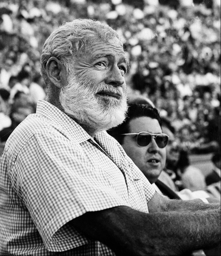 Antes de suicidarse, Ernest Hemingway degustó su comida favorita: un bistec de Nueva York, papas al horno, ensalada césar y una copa de vino Bordeaux (AP).
