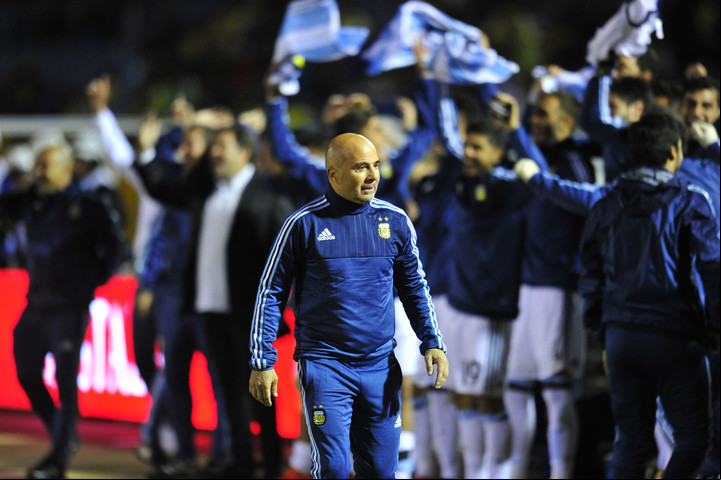 Argentina y una clasificación sufrida en Ecuador, con Sampaoli en el banco.
Foto: Mario Quinteros.
