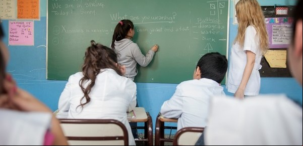 Un prestigioso ente británico da tres causas por las que el inglés se enseña mal en el país, aun en escuelas privadas