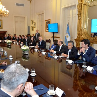 El Gobierno tiene su plan de ajuste para las provincias: menos obra pública y fondos