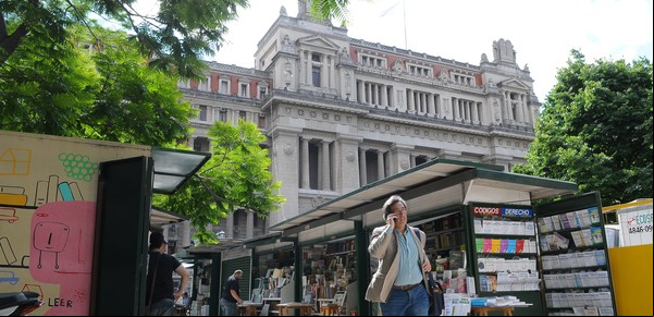 Plaza Lavalle: cinco hitos en la historia de un oasis