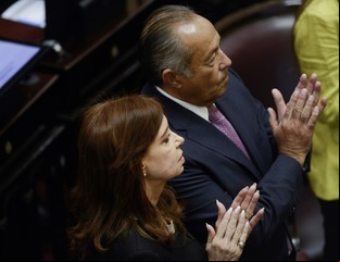 Cristina integra un bloque de 8 senadores que se queda con el nombre FpV-PJ
