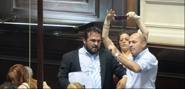 Apelaron la polémica absolución del intendente de Ensenada por haber irrumpido en la legislatura bonaerense