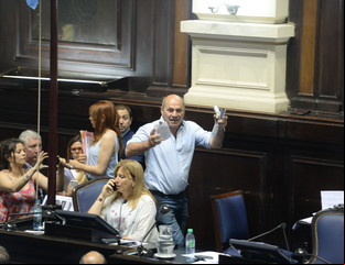 Apelan la absolución de un intendente K por su irrupción de la legislatura bonaerense en 2007