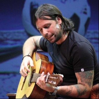 Fernando Cavenaghi debutó en el teatro: fútbol, rock y pintura