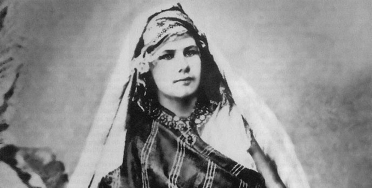 La trágica vida de la exploradora que se convirtió al Islam y describió como nadie el desierto del Sahara