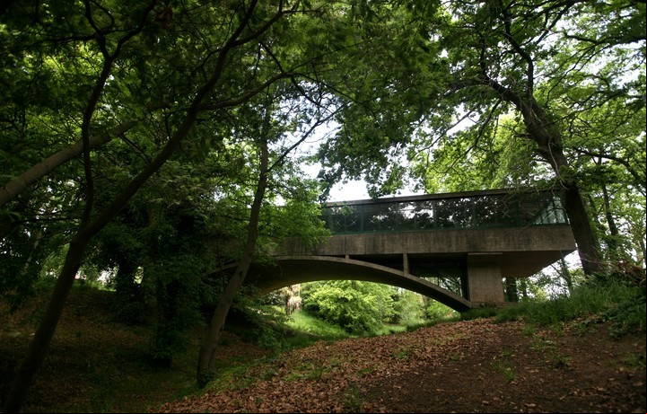 La "Casa del Puente", como se conoce popularmente a la Casa sobre el Arroyo (Gobierno de la Provincia de Buenos Aires).