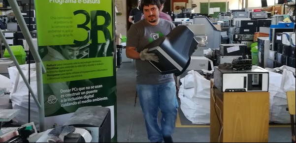 Basura electrónica, el problema que gana peso con la cultura del descarte