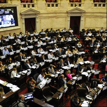Cambiemos ratifica el megadecreto de Macri, pero ya negocia para convertirlo en ley