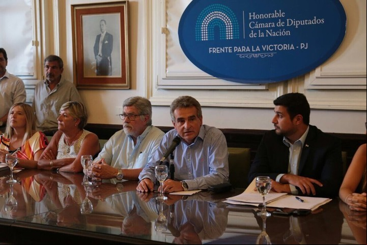 Conferencia de prensa del Frente para la Victoria-PJ por el mega DNU.