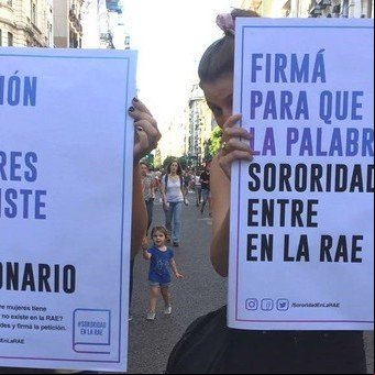 "Selfi", "meme", "sororidad" y "baipasear", entre las nuevas palabras del diccionario de la RAE