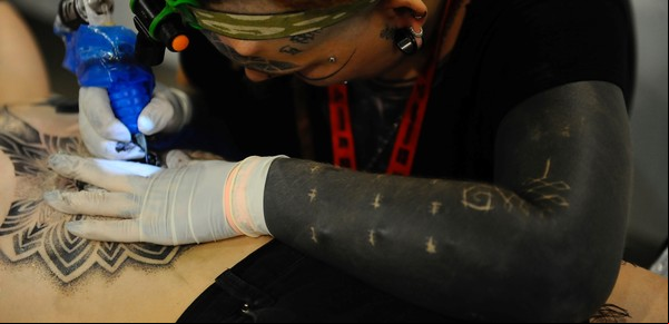 Tatuajes, el grito silencioso que avanza en todas las clases sociales y se masifica