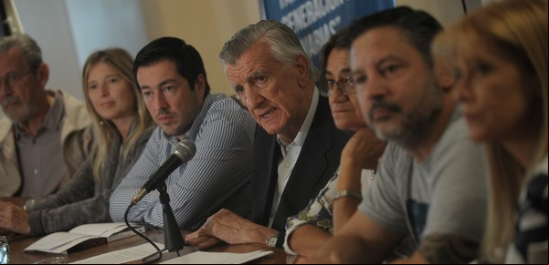Con la ausencia de la mayoría de los gobernadores, se reunió el PJ nacional y afirmó que "el país no arrancó"