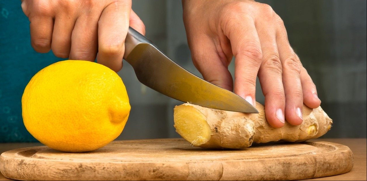 Jengibre y limón, dos ingredientes con muchas propiedades para combatir el resfrío y la gripe. Foto: Clarín.