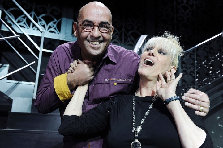 Risas para la foto. Valss cree que el rol de Valeria Lynch en "Sunset Boulevard" le resultará consagratorio. Foto: Juan Manuel Foglia