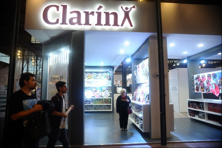 El stand de Clarín en la feria. (Foto: Germán García Adrasti)