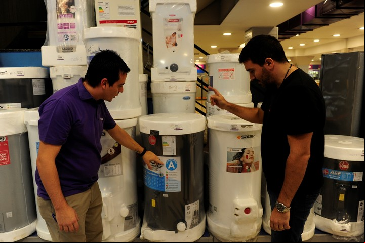 Al comprar un termotanque, buscar los más eficientes. Foto: Ariel Grinberg.