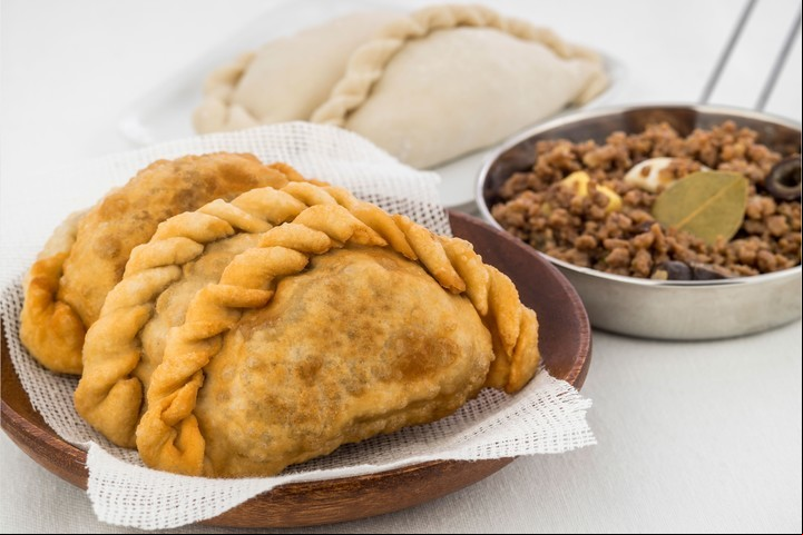 La masa para empanadas difiere en la cantidad de grasa según su método de cocción.