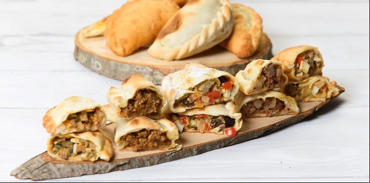 Otro clásico que nos viene de la época de la colonia: empanadas fritas de carne, con condimentos autóctonos.