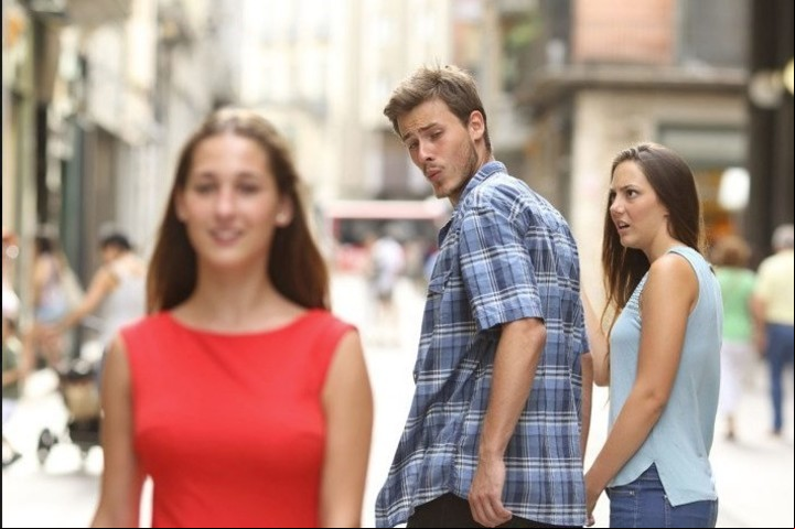 El novio distraído. Un clásico formato sobre el que se hacen memes.