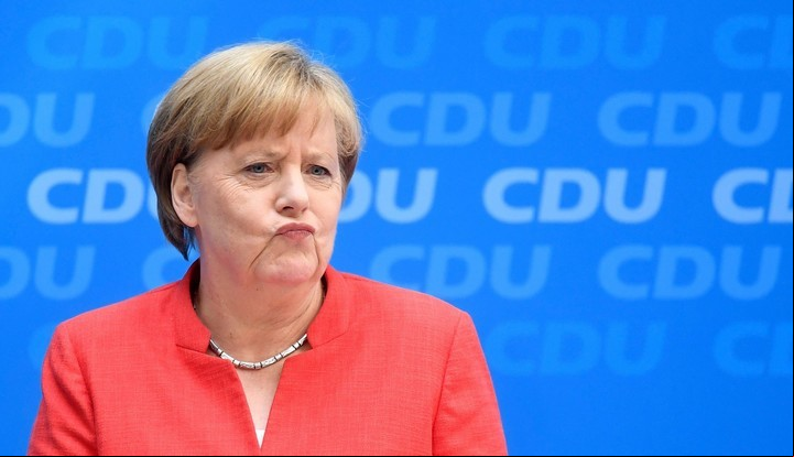 La canciller alemana, Angela Merkel, ofrece una rueda de prensa tras una reunión de la Unión Cristianodemócrata (CDU) en Berlín (Alemania) hoy, 18 de junio de 2018.Se analizó la tensión interna surgida ante las opiniones encontradas entre la canciller alemana y su ministro del Interior, Host Seehofer, respecto a la gestión de la crisis migratoria. EFE
