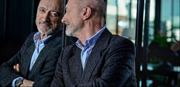 Le piden a Arturo Pérez-Reverte que deje su lugar en la Real Academia a una mujer