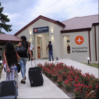 Pese a las denuncias, el aeropuerto de El Palomar recibirá más vuelos low cost