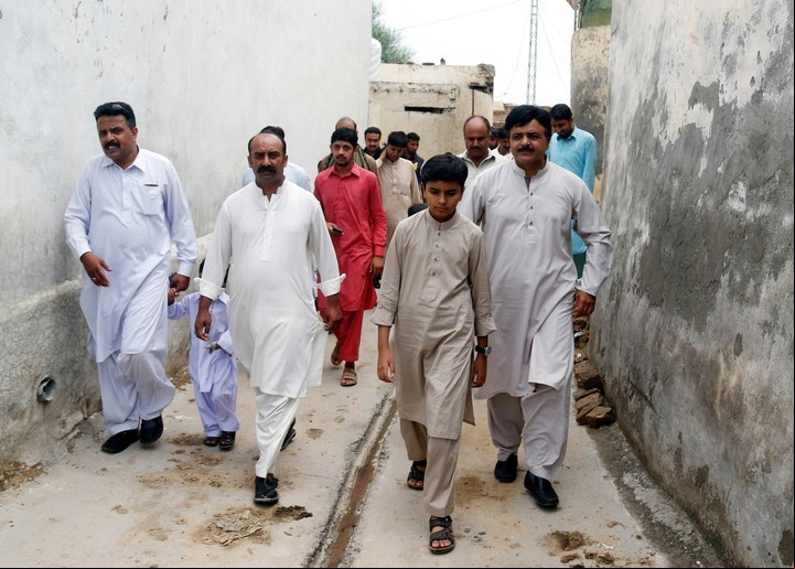 Salar haciendo campaña en en la zona rural de Maira Morah, cercana a la ciudad nororiental de Rawalpindi. EFE