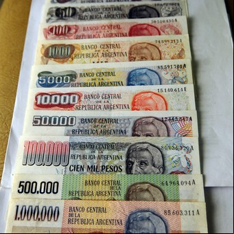 Notafílicos, los que hacen todo por un billete