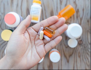 ¿Qué vitaminas deben tomar las mujeres a partir de los 60 años?