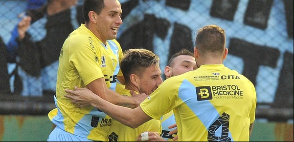 Temperley pegó de entrada, aguantó y avanzó de ronda