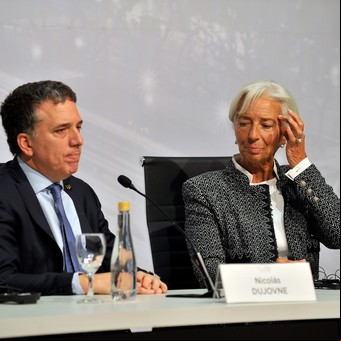 Incertidumbre económica: el Gobierno espera un gesto del FMI para contener al dólar
