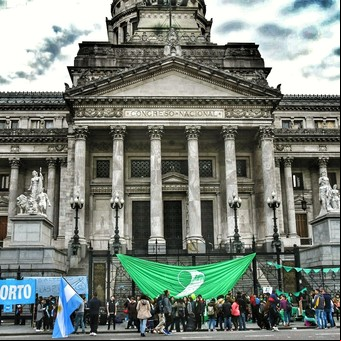 Aborto legal y un debate interminable entre posturas que parecen irreconciliables