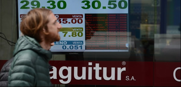 El Gobierno lanzó un paquete de medidas para estabilizar los mercados