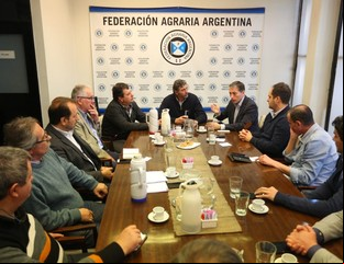 Intendentes peronistas, de visita en Federación Agraria