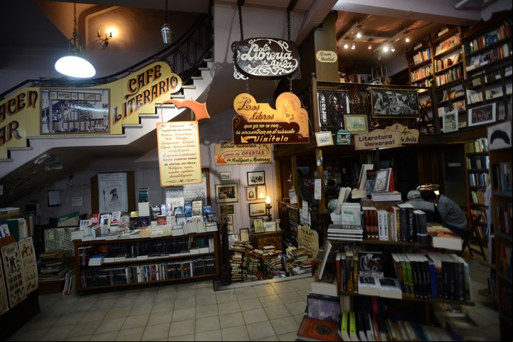 Interior. La Librería de Ávila, para explorar. / Luciano Thieberger