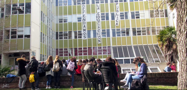 Universidad: ingreso irrestricto, egreso restrictivo
